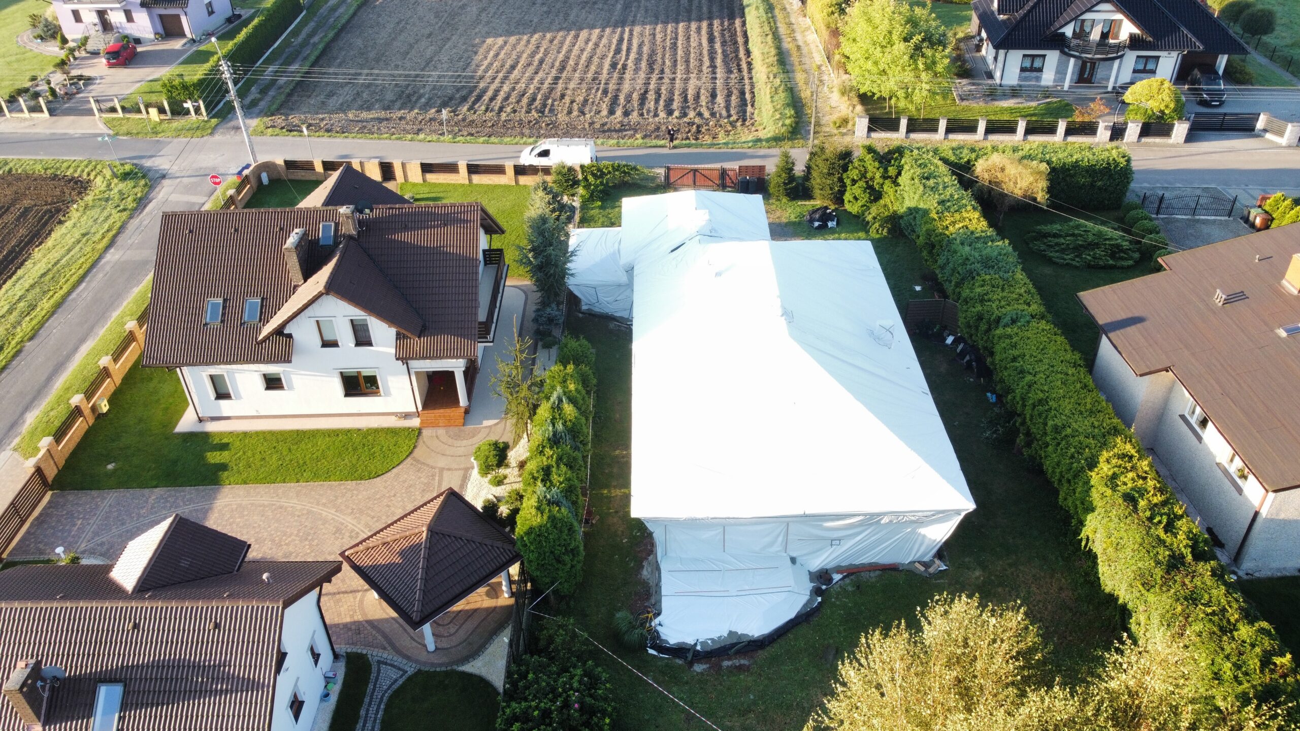 Kompleksowa fumigacja domu pod namiotem